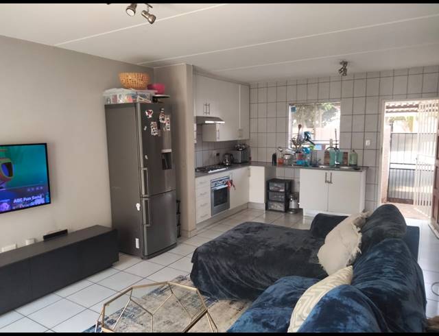 2 BEDROOM TOWNHOUSE FOR SALE IN SONNEGLANS